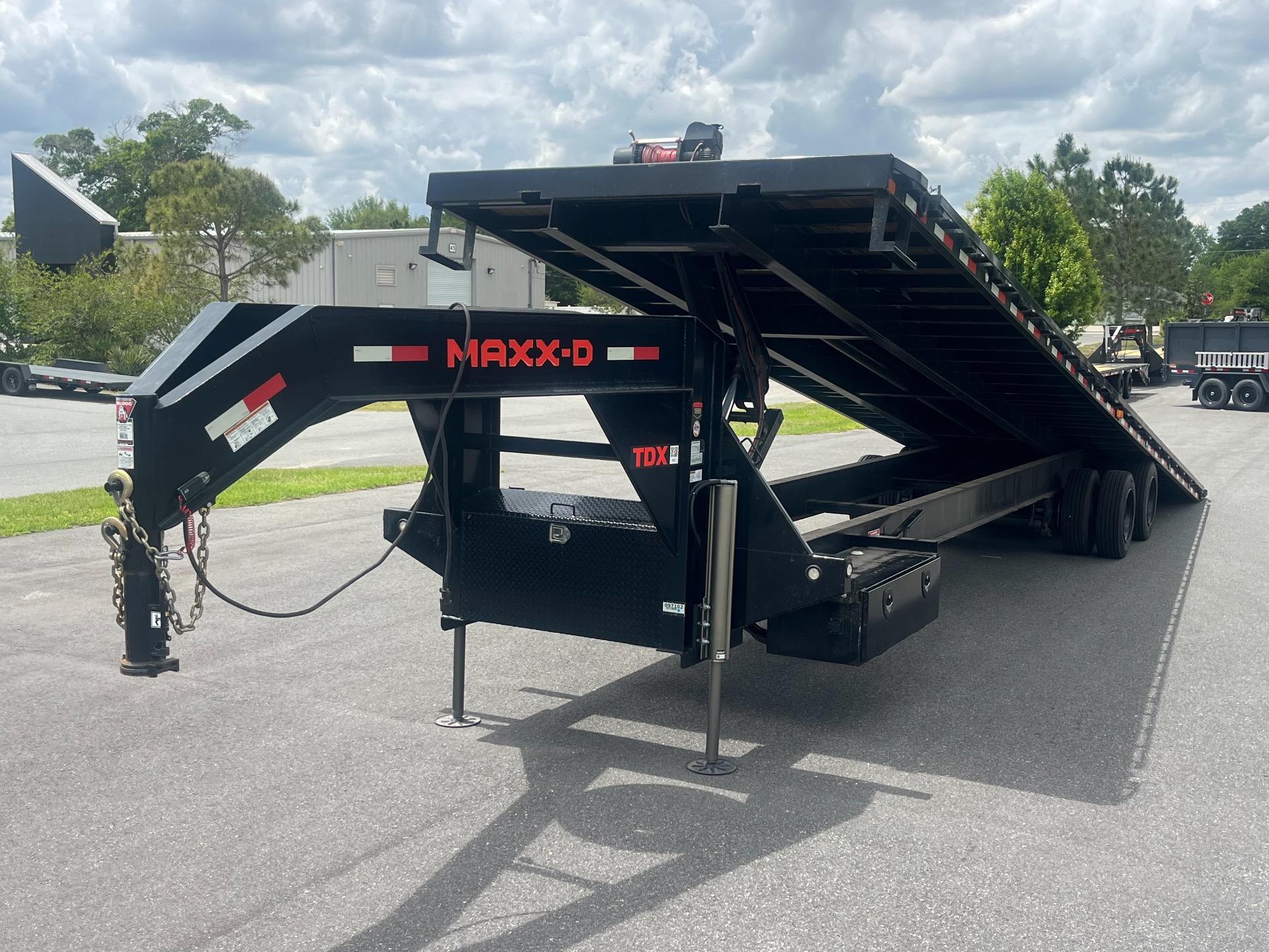 2022 MAXX-D 40' Flatbed Tilt 1
