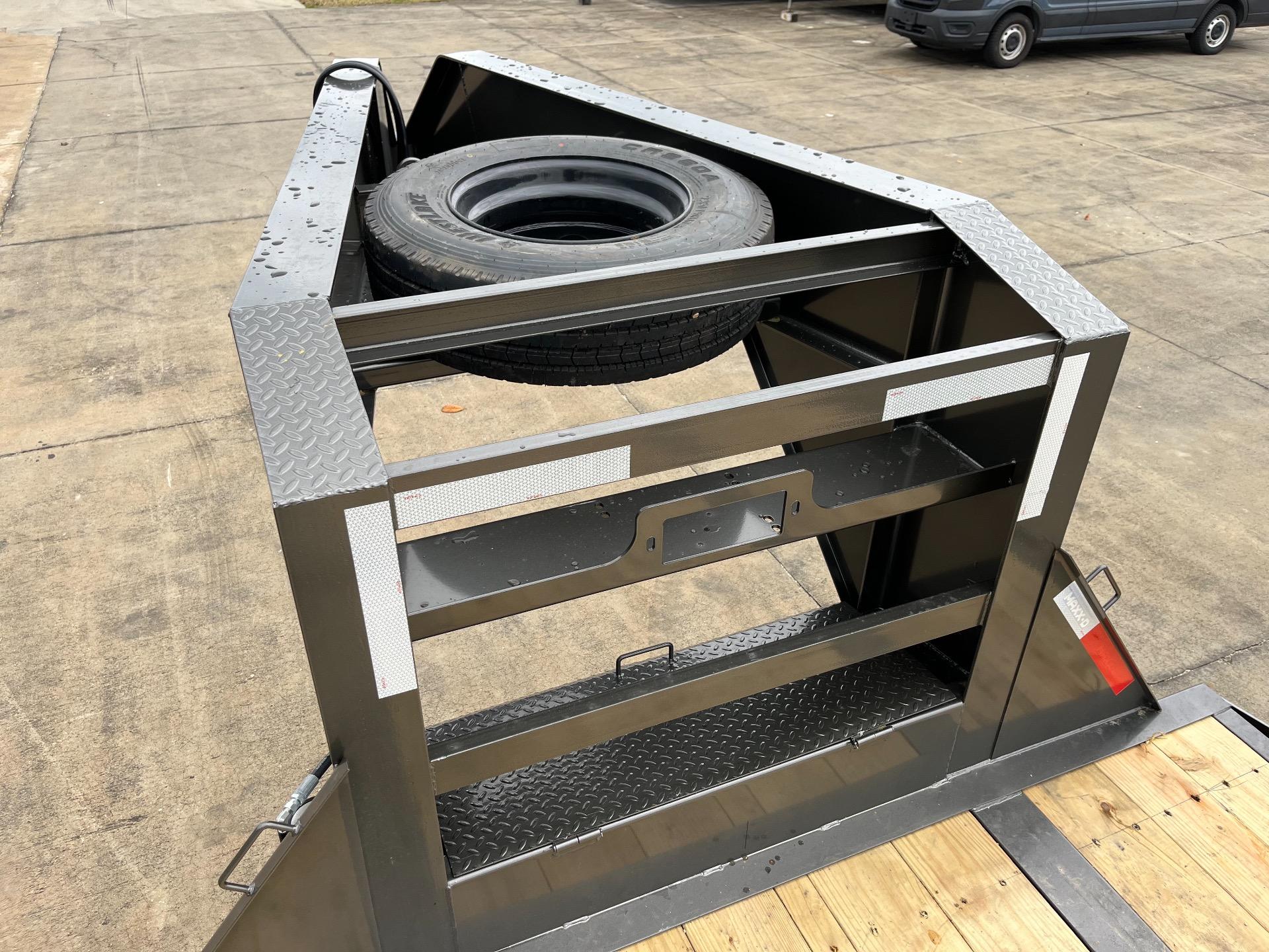 2024 MaxxD 40K Gooseneck Flatbed LHX 102 x 40 For Sale