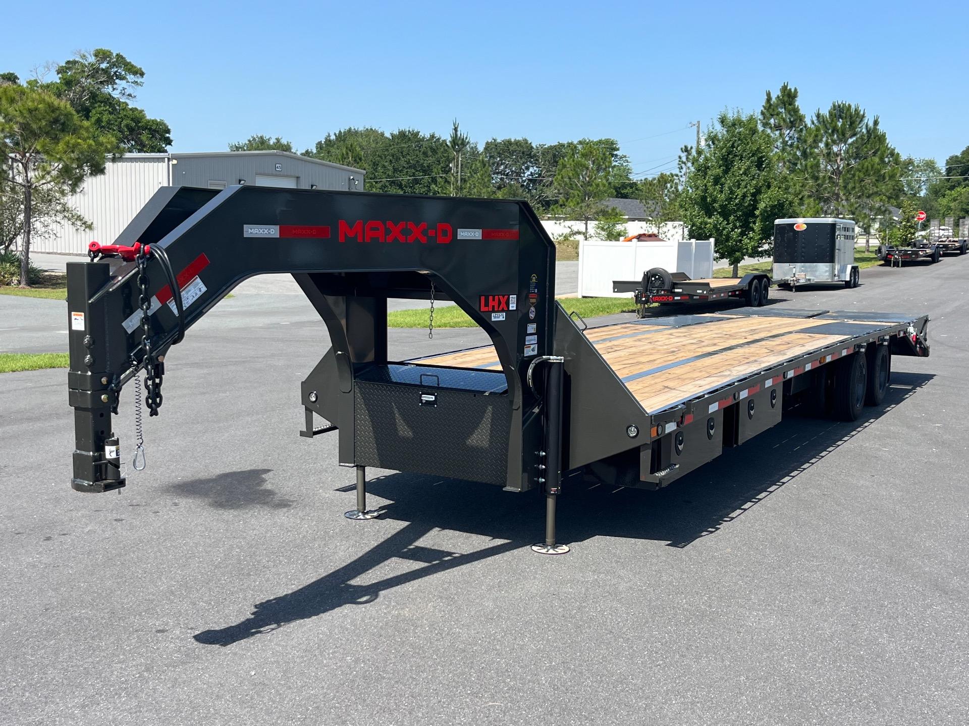 2025 MAXX-D LHX 8.5' x 32' 1
