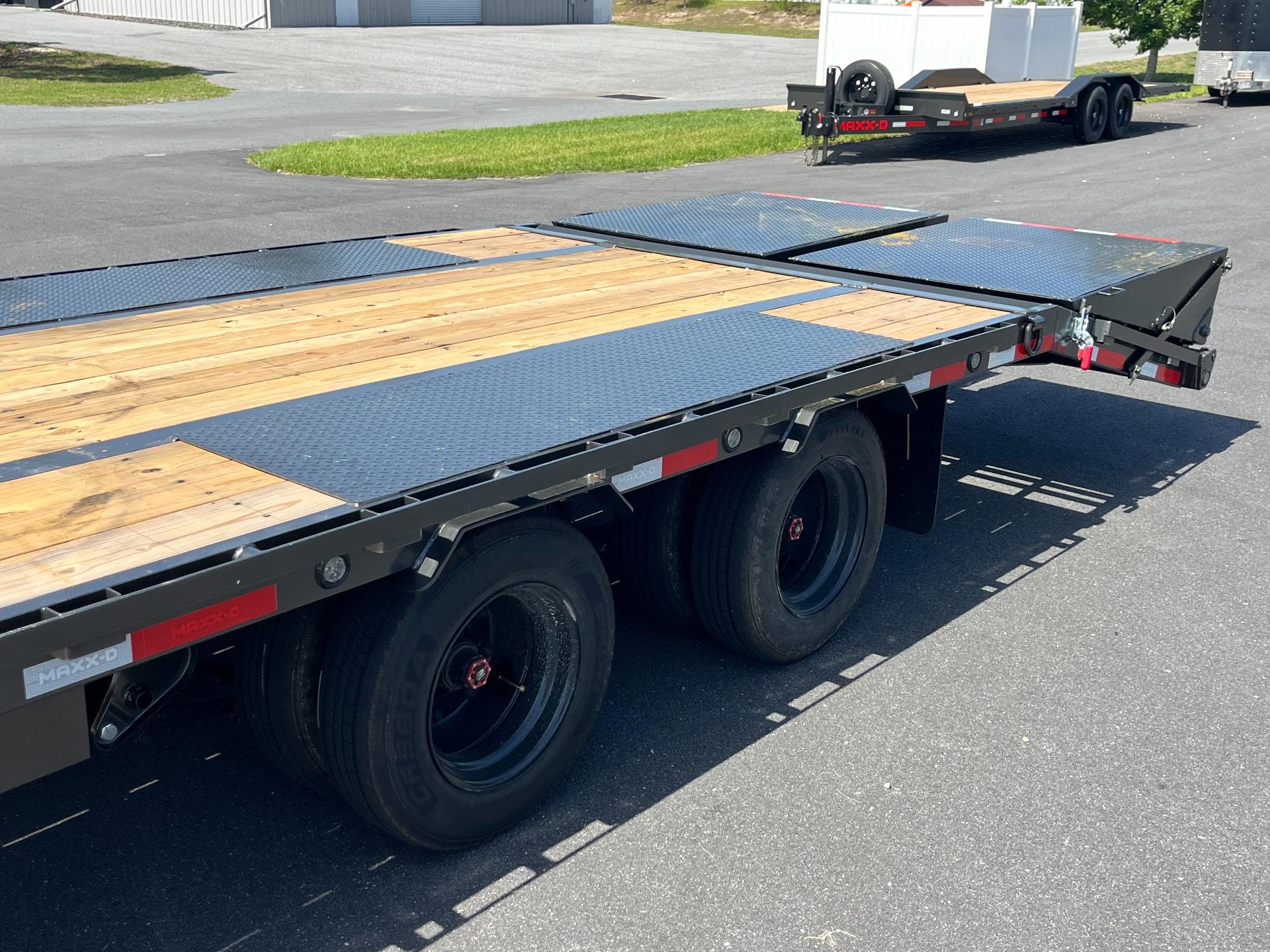 2025 MAXX-D LHX 8.5' x 32' 4