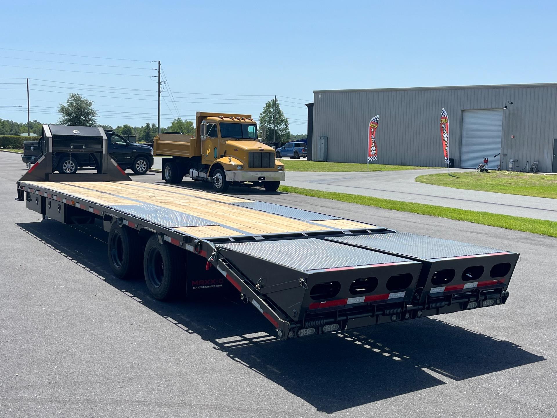 2025 MAXX-D LHX 8.5' x 32' 5