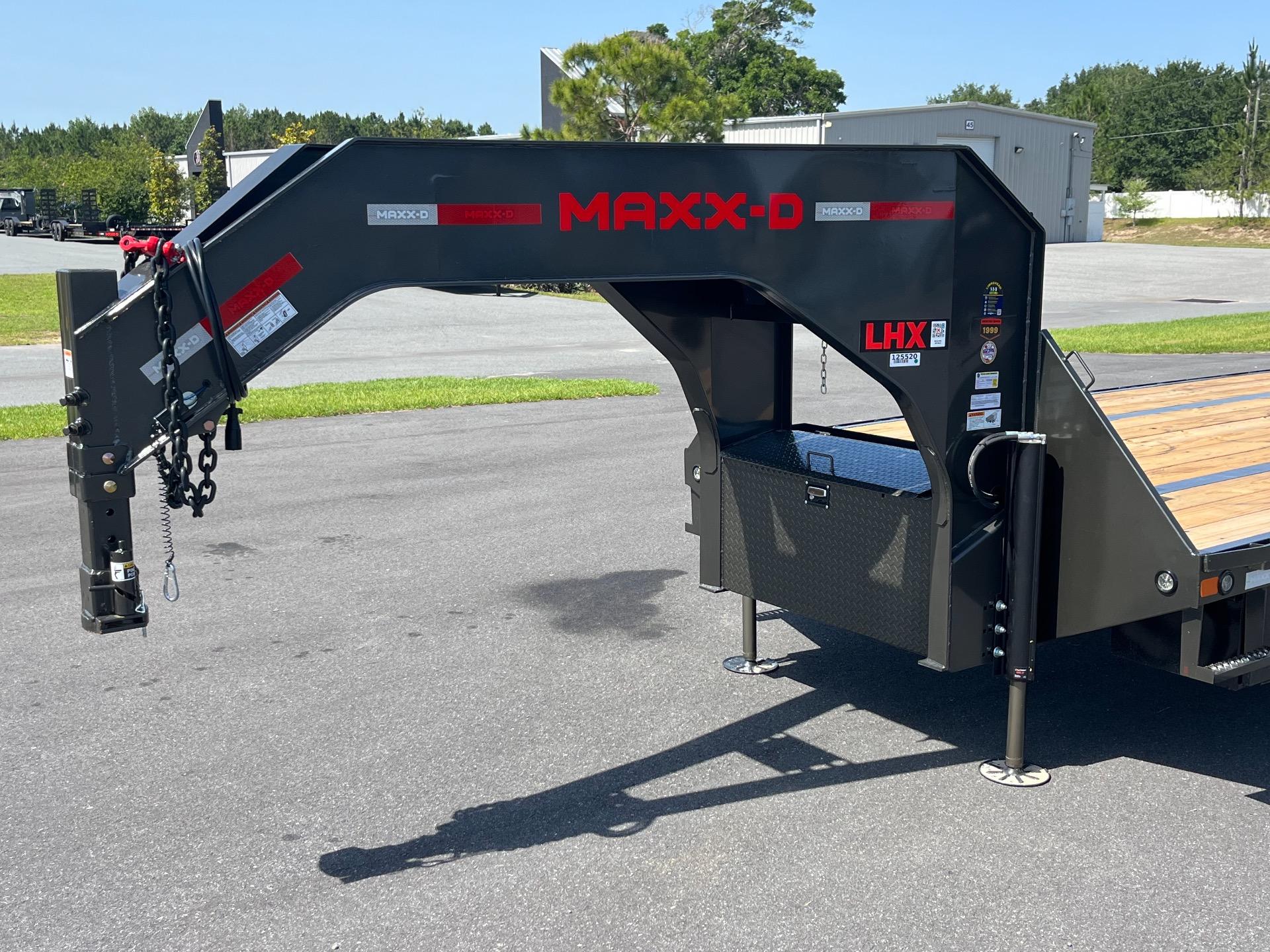 2025 MAXX-D LHX 8.5' x 32' 2