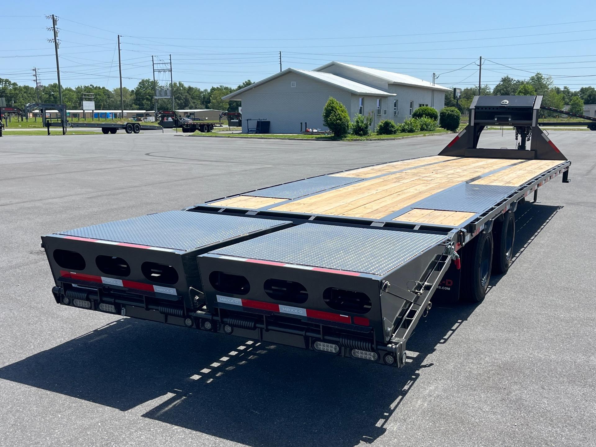2025 MAXX-D LHX 8.5' x 32' 6