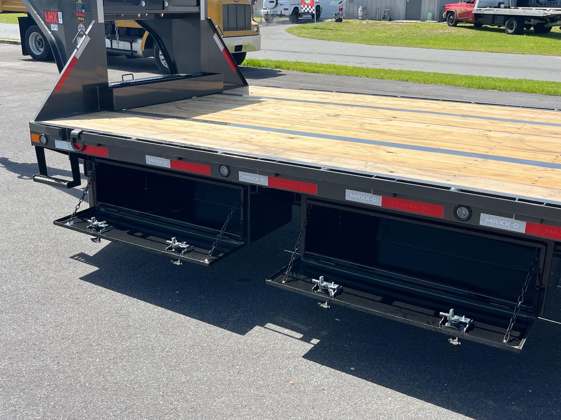 2025 MAXX-D LHX 8.5' x 32' 3