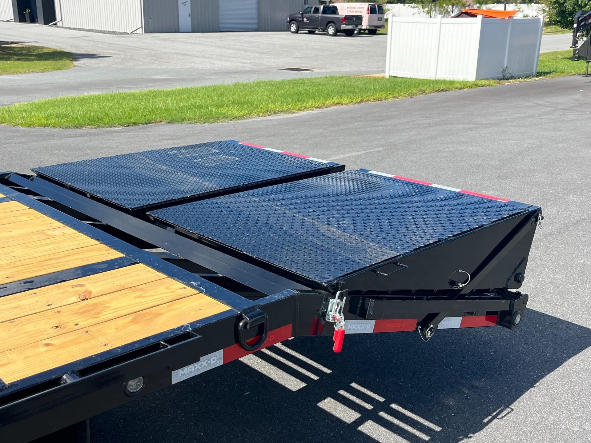 2026 MAXX-D LHX 8.5' x 32' 7
