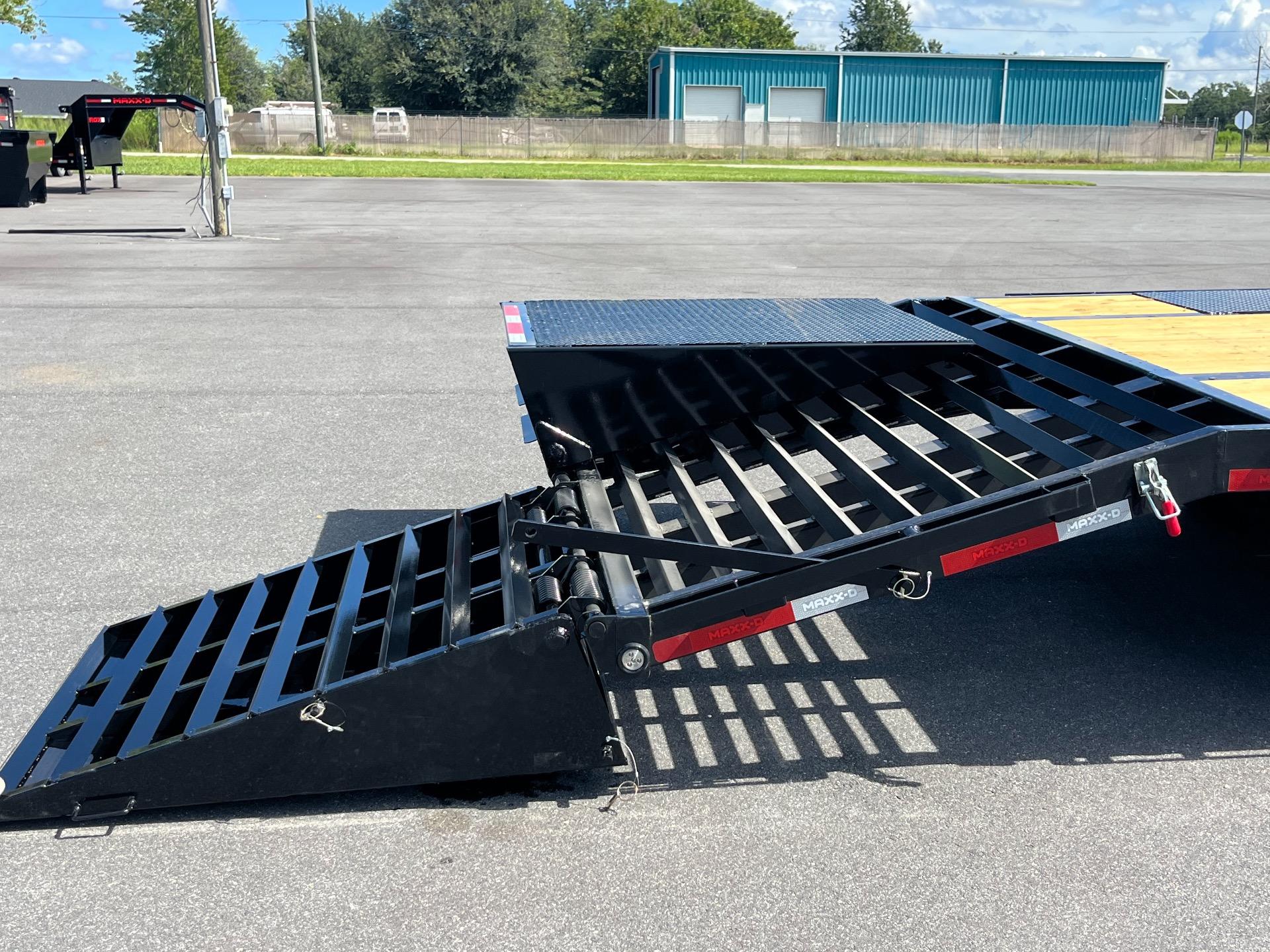 2026 MAXX-D LHX 8.5' x 32' 5