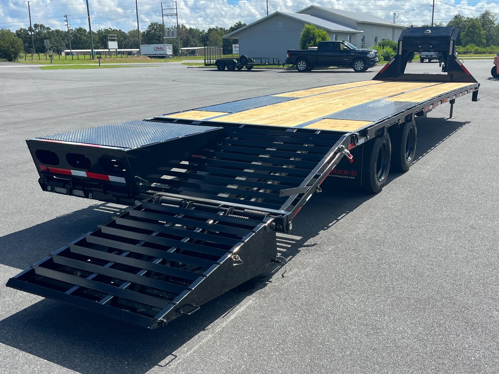 2026 MAXX-D LHX 8.5' x 32' 4
