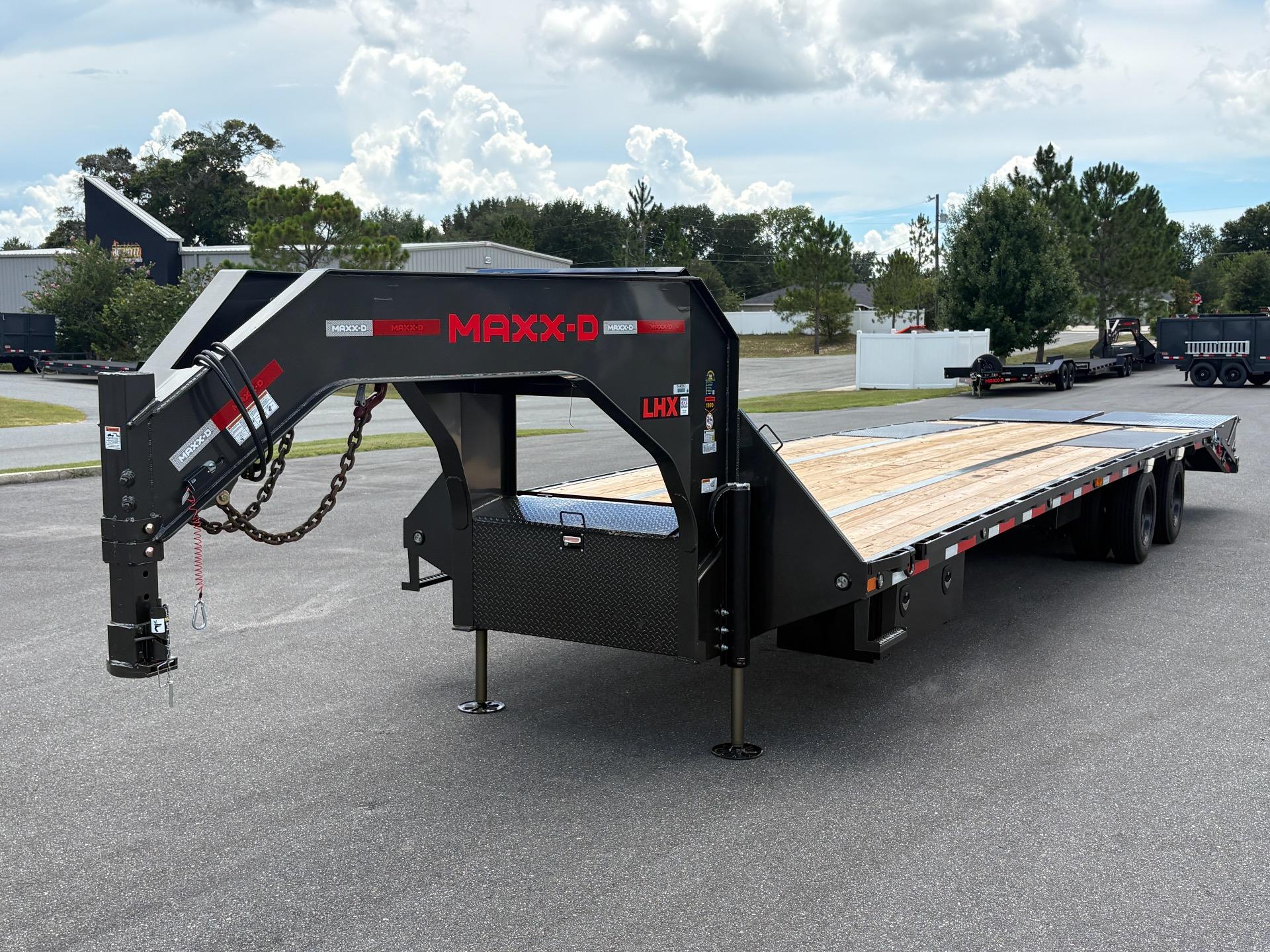 2027 MAXX-D LHX 8.5' x 32' 9