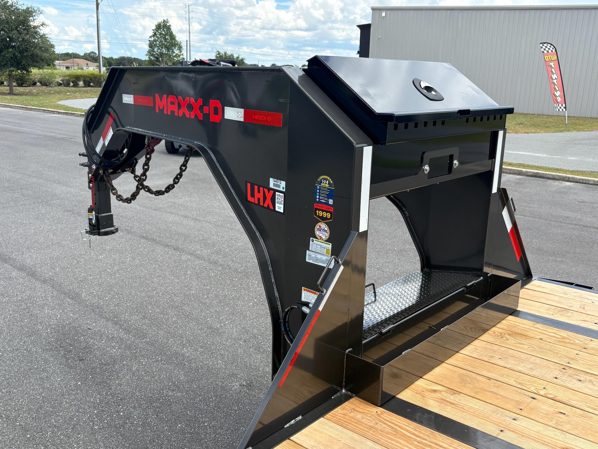 2027 MAXX-D LHX 8.5' x 32' 11