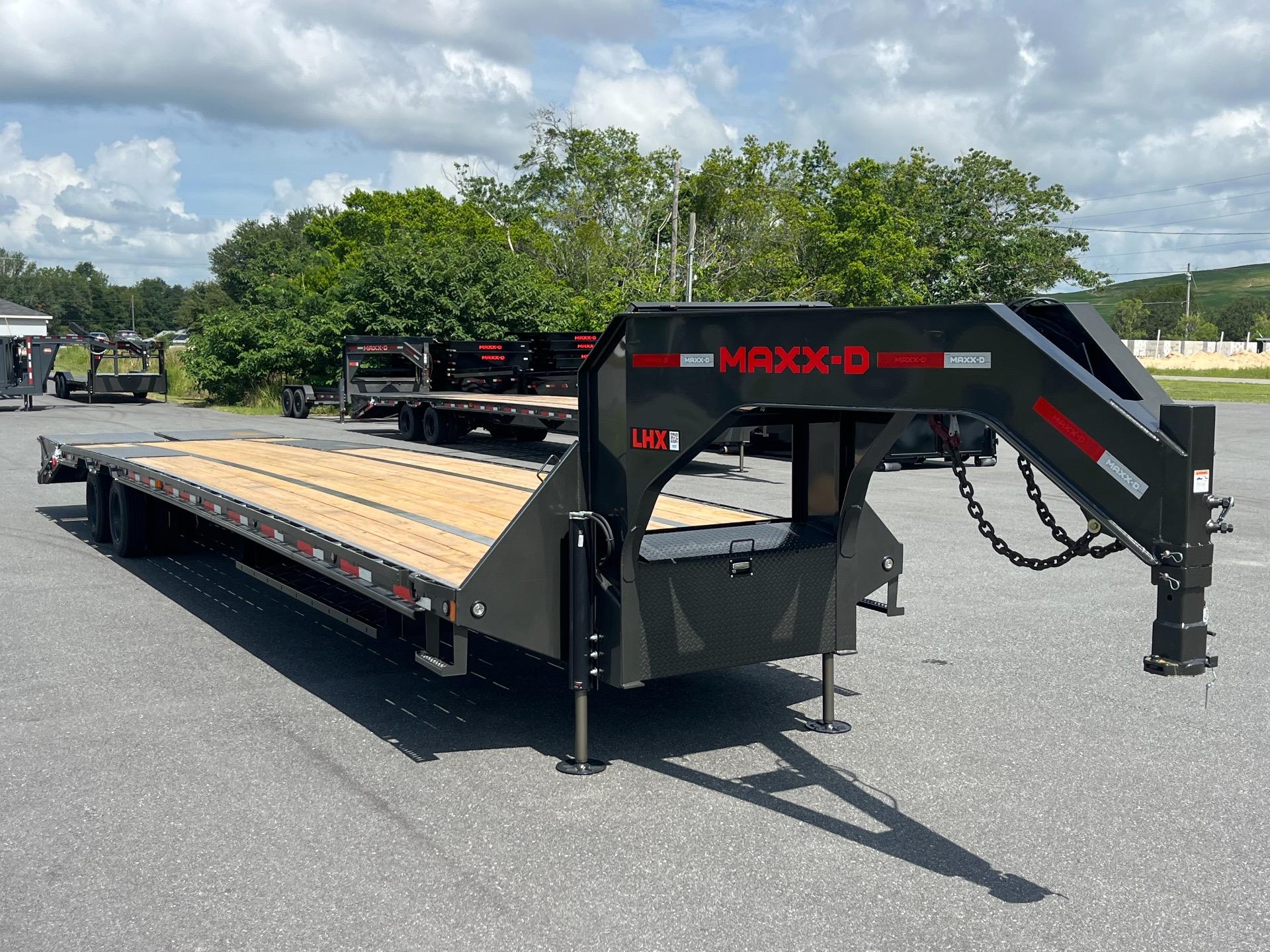 2027 MAXX-D LHX 8.5' x 40' 1