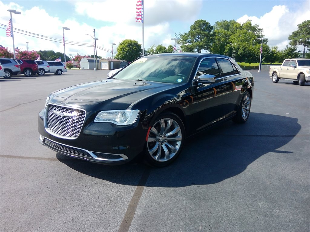 2019 Chrysler 300 LX photo 3