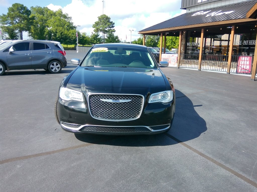 2019 Chrysler 300 LX photo 2