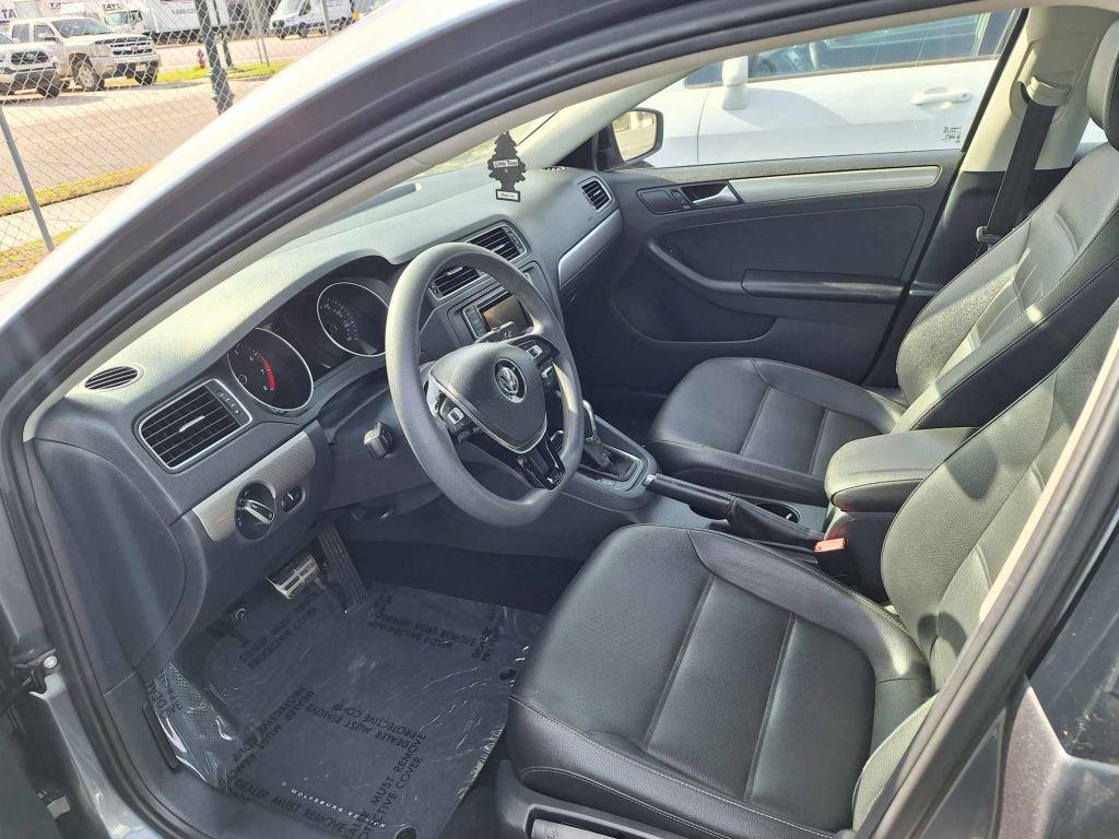 2018 Volkswagen Jetta Wolfsburg Edition photo 4