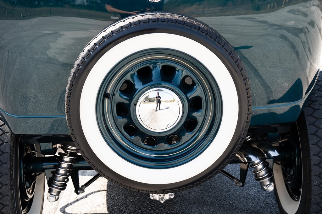 1932 Ford Sedan 27