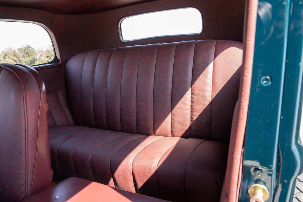 1932 Ford Sedan 59