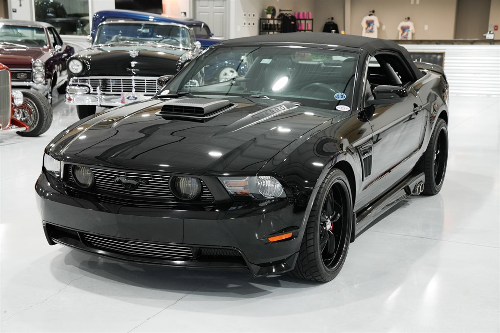 2010 Ford Mustang 1