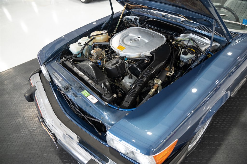 1986 Mercedes-Benz 560 Series 74