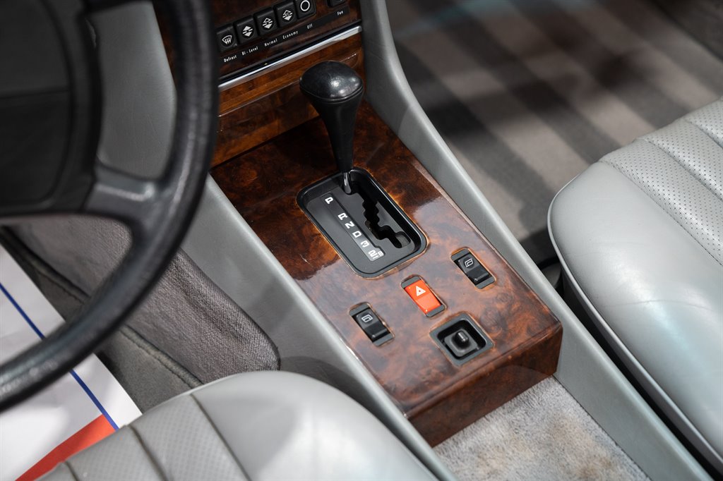 1986 Mercedes-Benz 560 Series 58