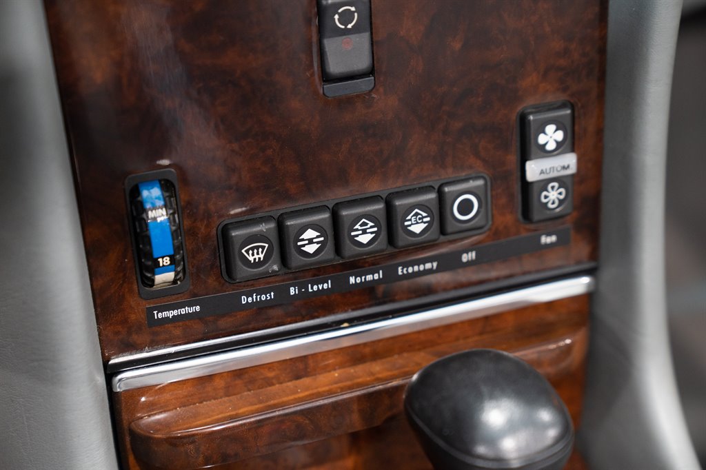 1986 Mercedes-Benz 560 Series 57