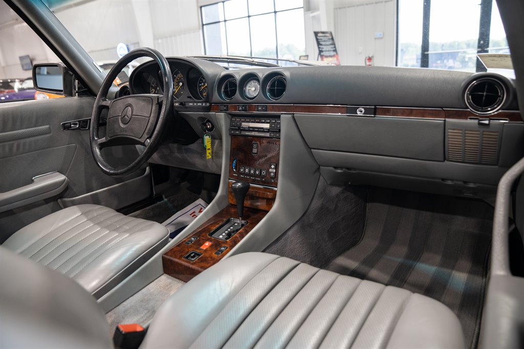 1986 Mercedes-Benz 560 Series 61