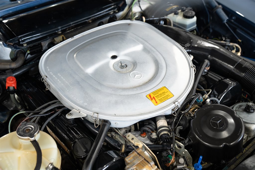 1986 Mercedes-Benz 560 Series 77