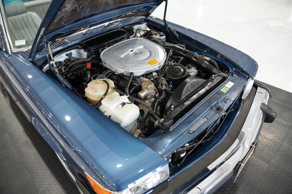 1986 Mercedes-Benz 560 Series 73