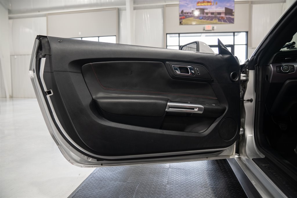 2016 Ford Mustang 42