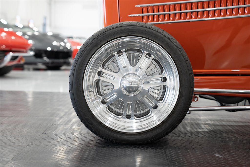 1932 Ford 3-Window Coupe 40