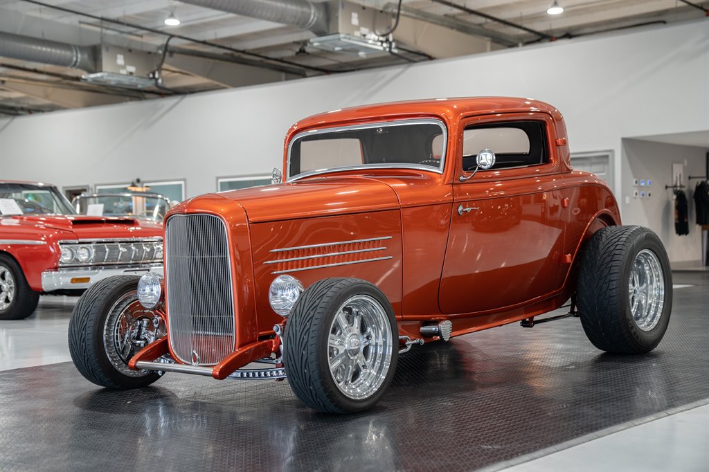 1932 Ford 3-Window Coupe 1