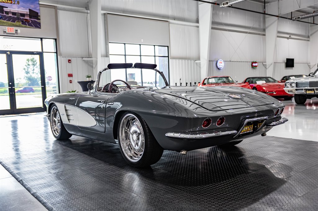 1961 Chevrolet Corvette 8