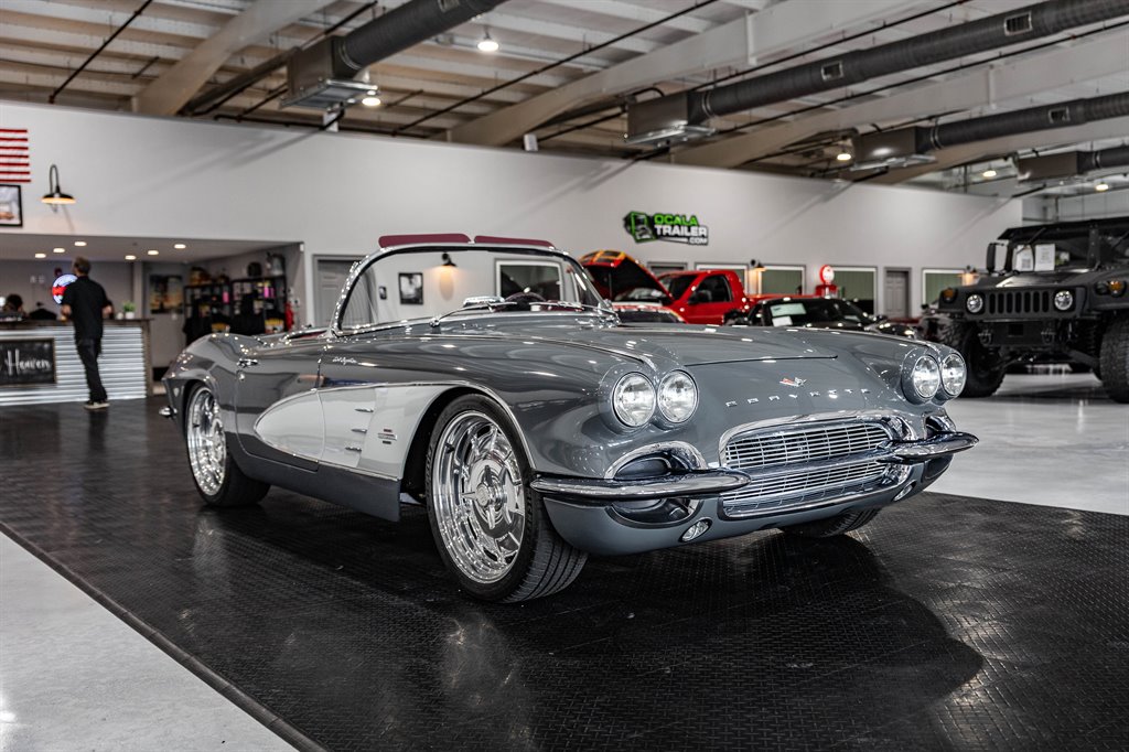 1961 Chevrolet Corvette 19