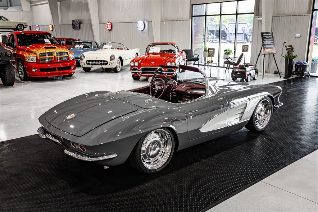 1961 Chevrolet Corvette 12
