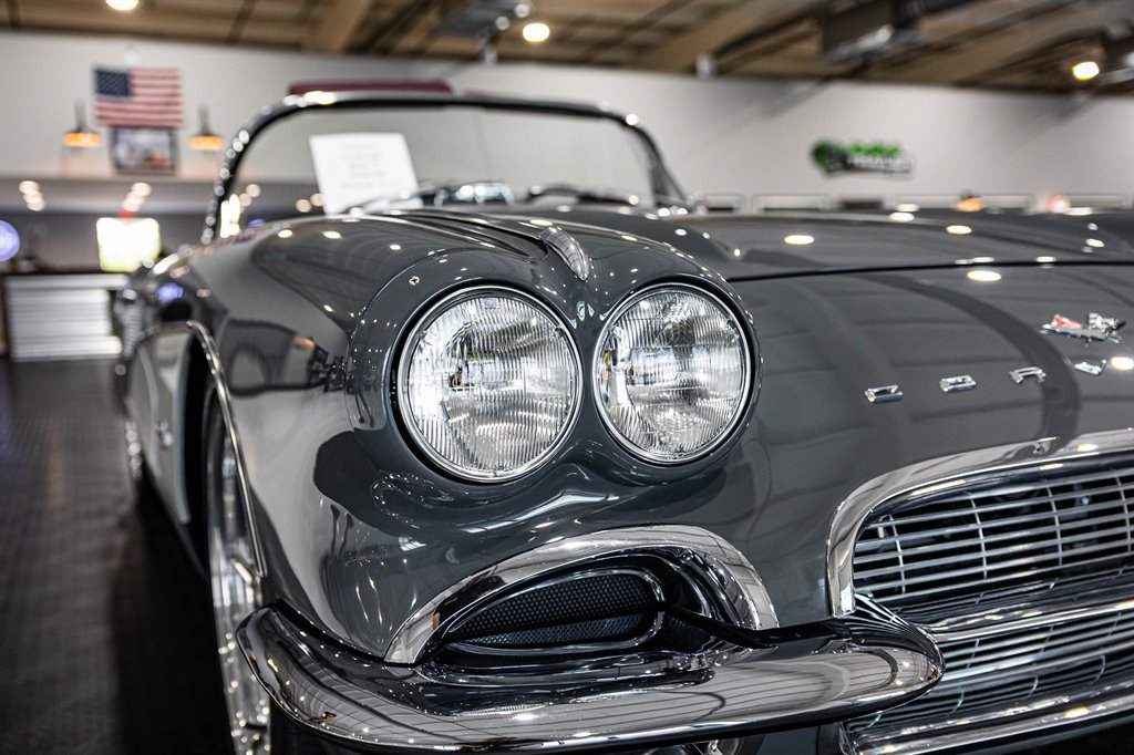 1961 Chevrolet Corvette 23