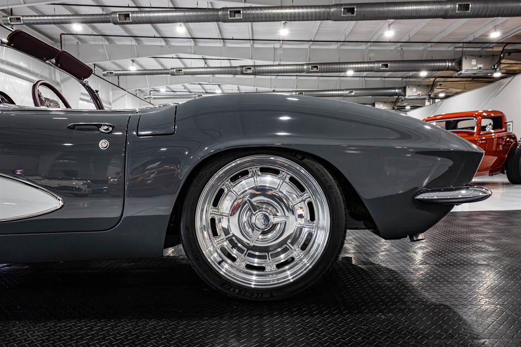 1961 Chevrolet Corvette 43