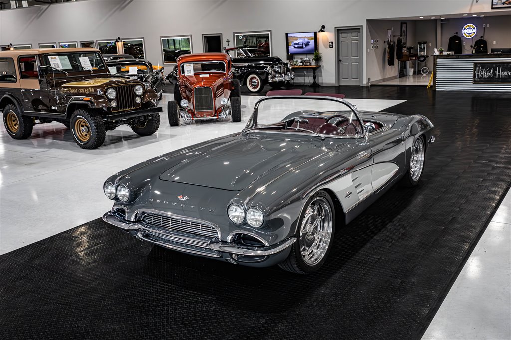 1961 Chevrolet Corvette 4
