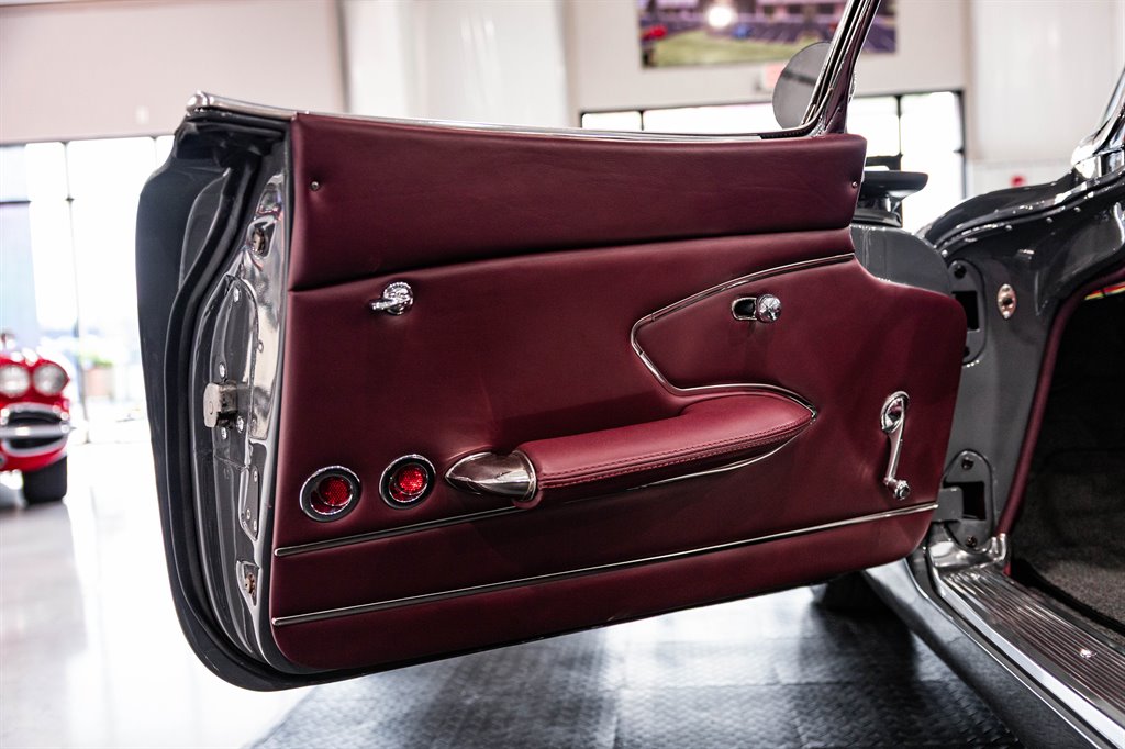 1961 Chevrolet Corvette 44