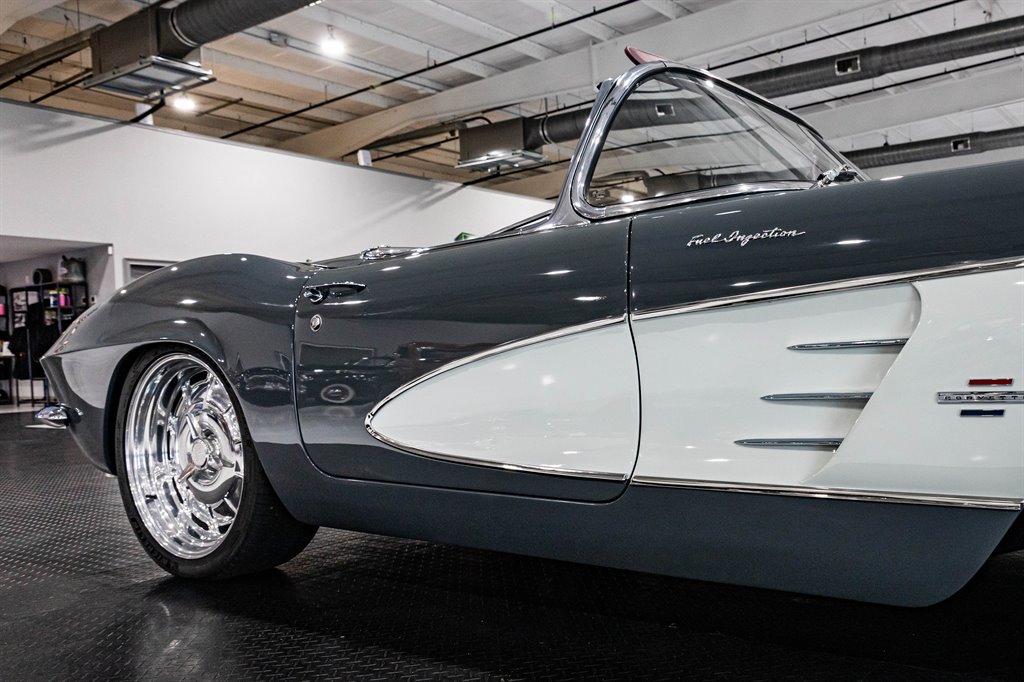 1961 Chevrolet Corvette 32