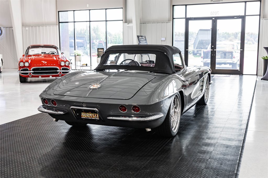 1961 Chevrolet Corvette 11