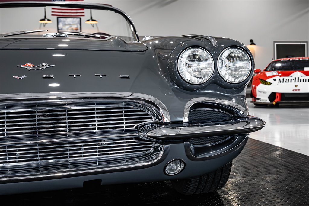 1961 Chevrolet Corvette 24