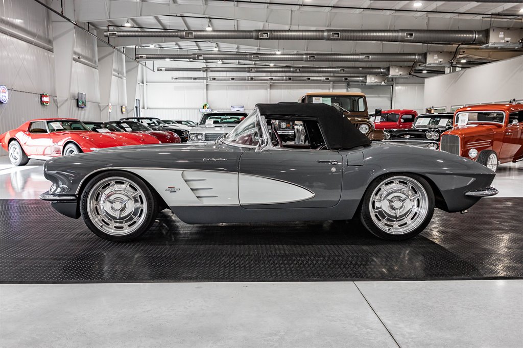 1961 Chevrolet Corvette 6