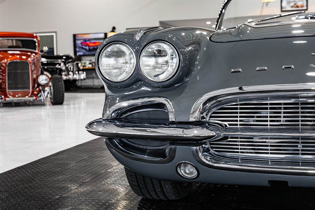 1961 Chevrolet Corvette 26