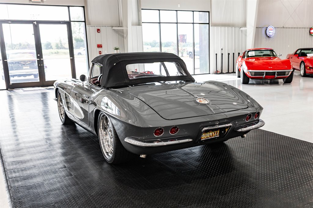 1961 Chevrolet Corvette 9