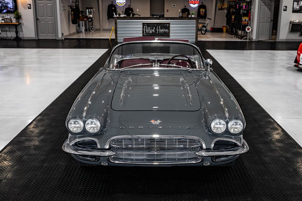 1961 Chevrolet Corvette 22
