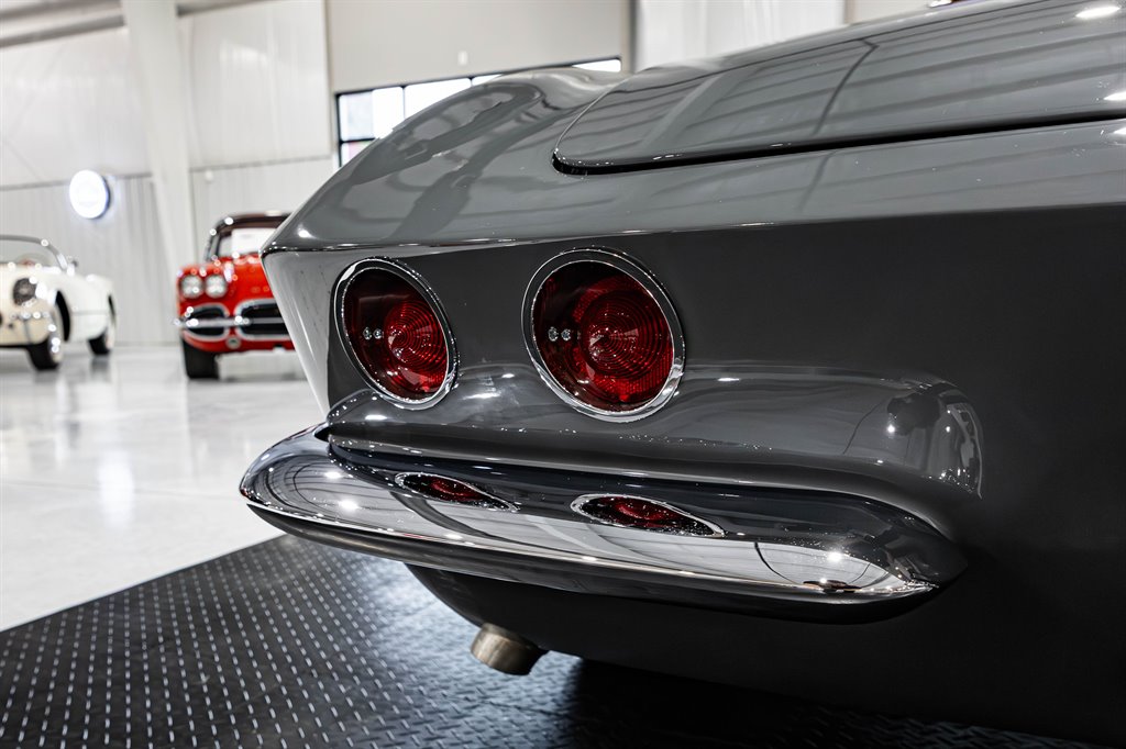 1961 Chevrolet Corvette 40
