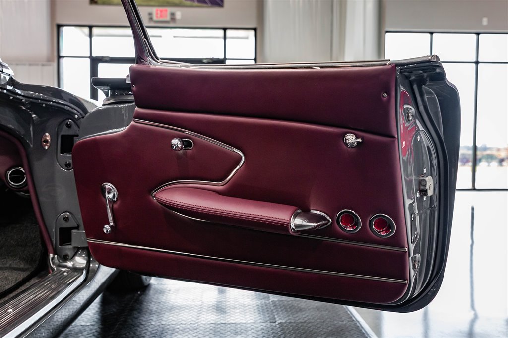 1961 Chevrolet Corvette 55