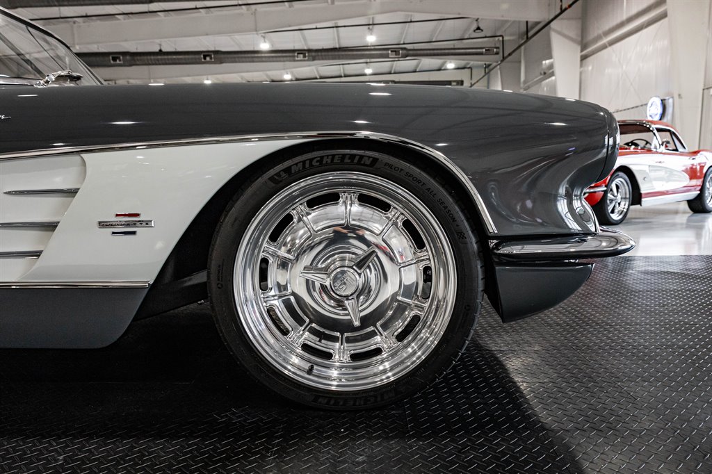 1961 Chevrolet Corvette 41
