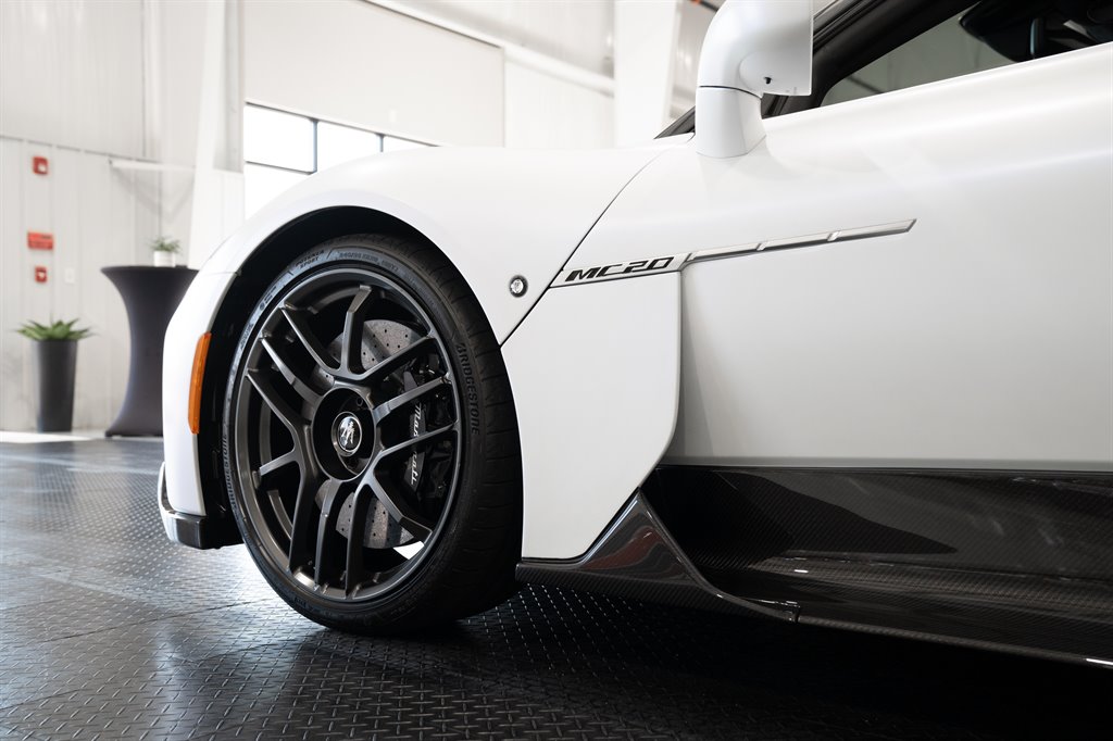 2022 Maserati MC20 35