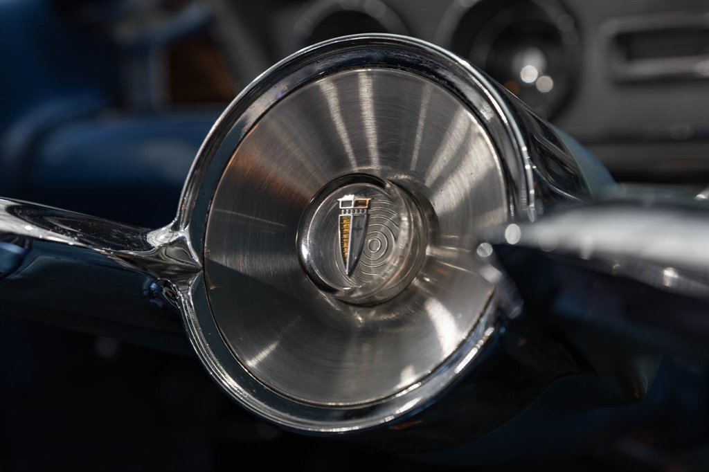 1960 Pontiac Bonneville 40