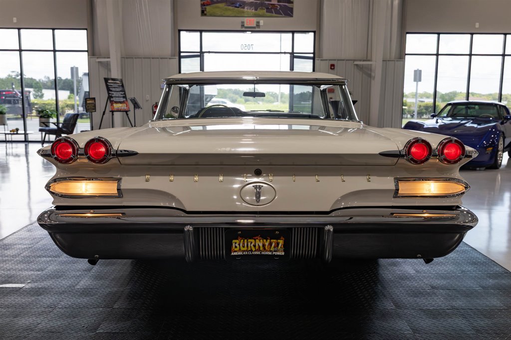 1960 Pontiac Bonneville 29