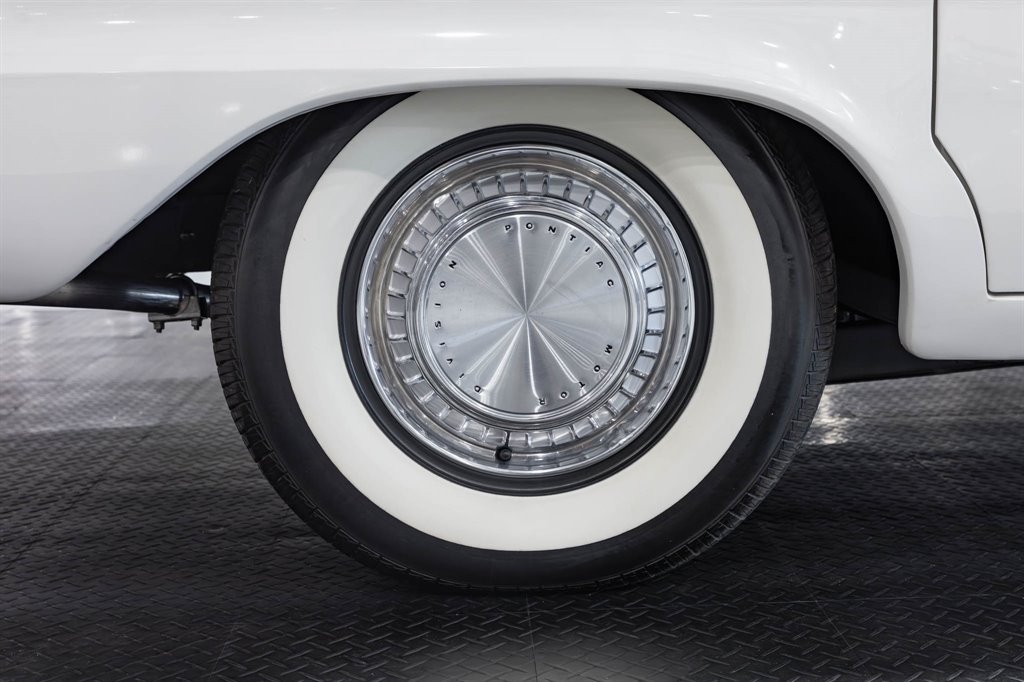 1960 Pontiac Bonneville 34